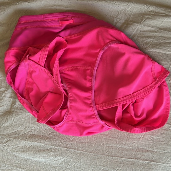 Gently used LULULEMON Speed Up Mid-Rise Lined Short 4” (6) - Picture 8 of 9